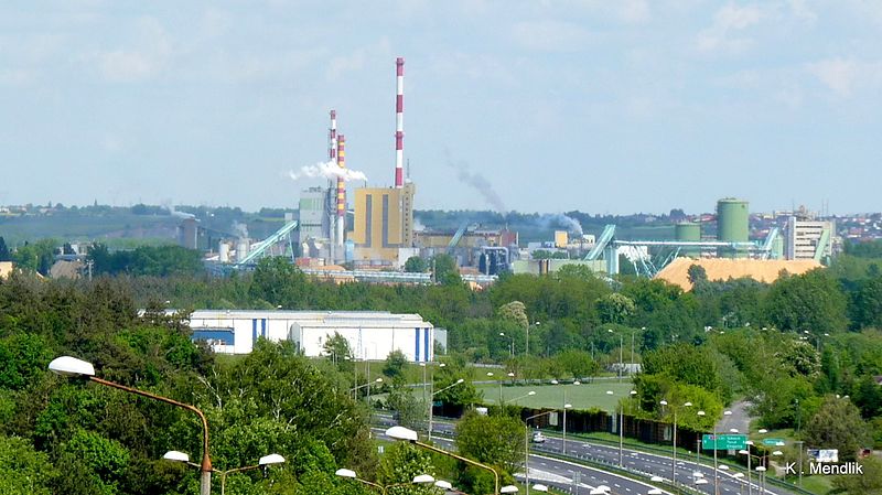 File:Zakłady papiernicze MONDI w Świeciu. Widok ze wzniesienia przy drodze. - panoramio.jpg