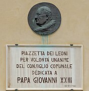 Plaque to Ioannes XXIII on Piazzetta dei leoncini (Venice)