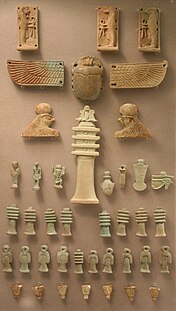 Egyptian amulets (Egyptian Museum, Leipzig). Agyptisches Museum Leipzig 261.jpg