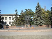 Меморіал, присвячений ізюмським приладобудівникам, полеглим у роки Другої світової війни.JPG