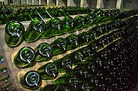 Погреба завода шампанских вин «Новый Свет». Ремюажные штольни были основаны князем Л. С. Голицыным в 1878 году.