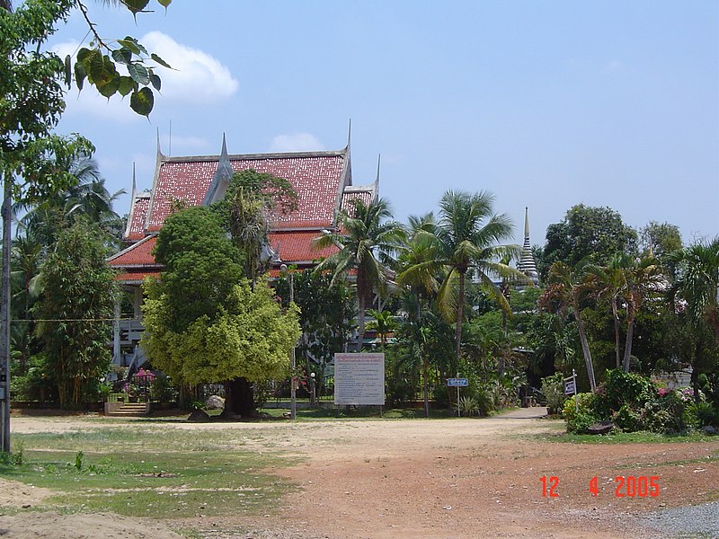 File:วัดไผ่ล้อม Phailom Temple - panoramio (4).jpg