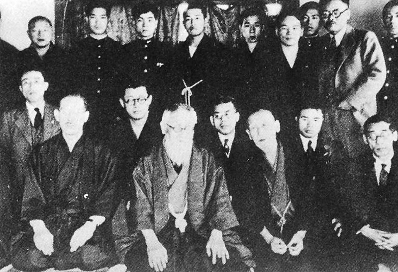 File:1929 toyama mitsuru kodama yoshio genyosha meeting.jpg