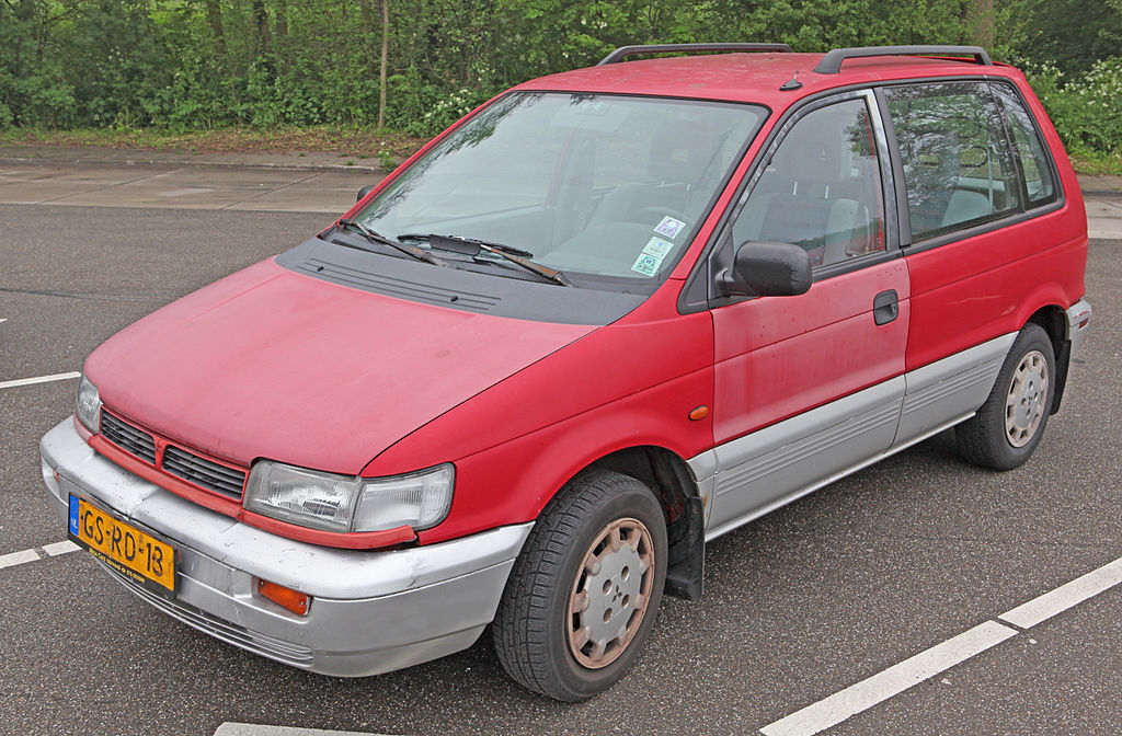 File1993 Mitsubishi Space Runner GLXI (7355367930).jpg