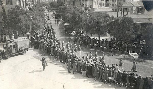 Delegations in the streets of Tel Aviv during the parade of the 1st Maccabiah.