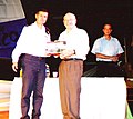 פרופ' בודנר מקבל פרס מראש מספן הציוד תא"ל עמרי דגול, 2007.