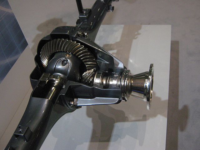 Rear axle with hypoid bevel gear final drive
