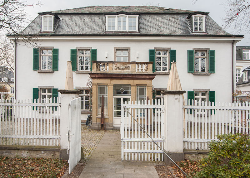 File:2013-03-31 Rückfassade des Haus Bachem, Drachenfelsstraße 4, KönigswinterIMG 4802.jpg
