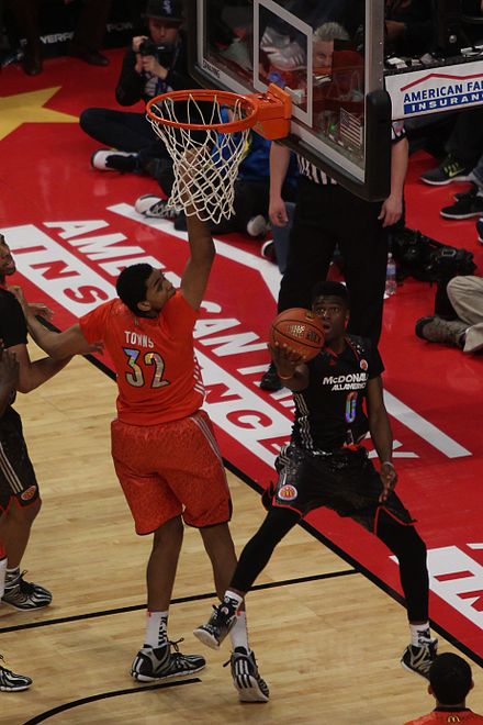 Emmanuel Mudiay does a reverse layup in the 2014 McDonald's All-American Boys Game