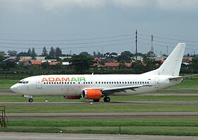 PK-KKW, le Boeing 737-400 impliqué dans l'accident, ici photographié en mars 2006