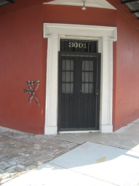 File:3000 block of Chartres Street, Bywater, New Orleans, 29 August 2008 - 07.jpg