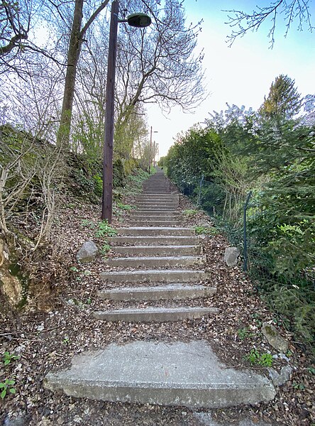 File:8054 Graz, Kehlbergstraße Stiege 02 2023-04-05.jpg