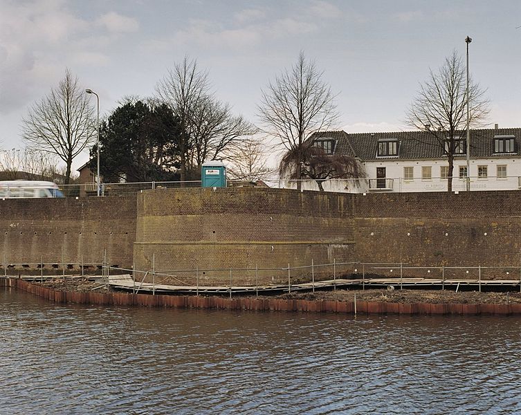 File:Aanzicht bastionnetje in het midden van de vestingmuur - 's-Hertogenbosch - 20341004 - RCE.jpg