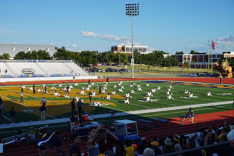 File:Adams State vs. Texas A&M–Commerce football 2015 03 (Adams State warming up).jpg