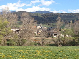 Vista de la localidad desde la ribera opuesta del Segre