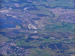 Flygfoto på området runt Albion Park Rail, som syns i toppvänster i bilden.