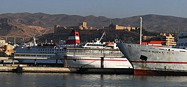 Alcazaba sobre puerto Almería-2.jpg