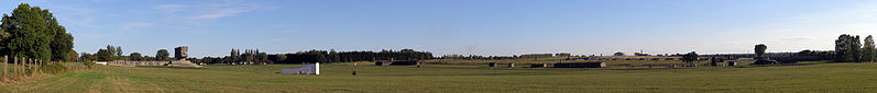 File:Alians PL,PanoramicViewsOfKLMajdanek,2012-09-09,PanoramaOf7Photos.jpg