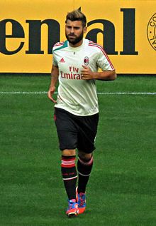 Antonio Nocerino s'échauffant avec l'AC Milan, 2012.jpg