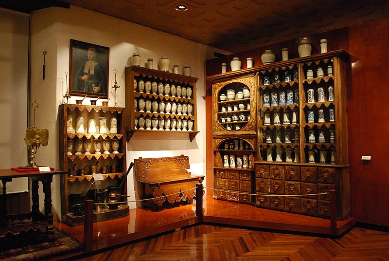 File:ApothecaryDisplayMayer1.jpg