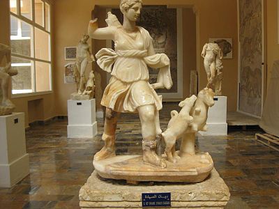 Statue de Diane déesse de la chasse et de la lune