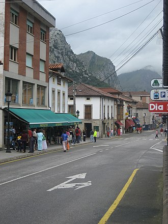 Arena's street scene Arenas cabrales.jpg