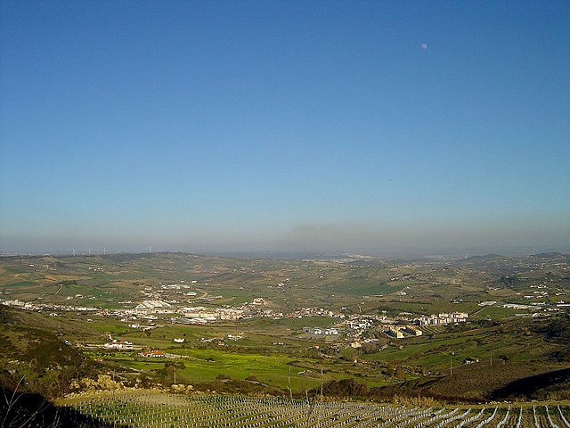 Arruda dos Vinhos vista do Forte da Carvalha, o ponto mais alto da freguesia de Santiago dos Velhos (396 metros)