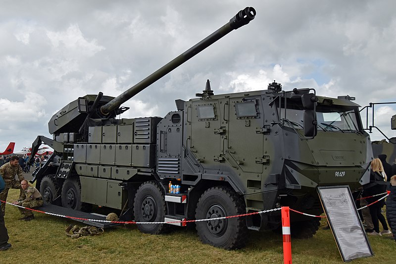 File:Artillerisystemet Caesar 8X8 155 mm Haubits ved Danish Air Show.jpg