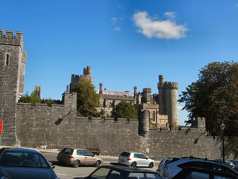 File:Arundel Castle from the High Street - geograph.org.uk - 2082328.jpg