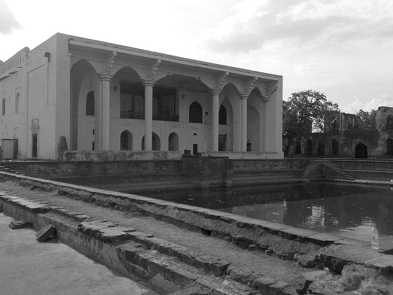 File:Asar Mahal Bijapur 05.jpg