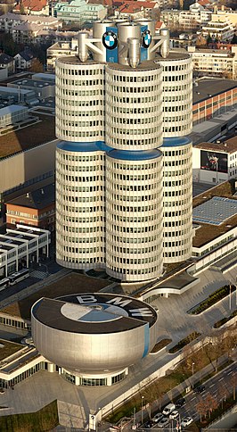 BMW_tower_seen_from_Olympic_tower_on_a_sunny_November_afternoon.jpg