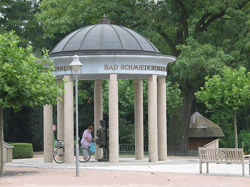File:Bad Schmiedeberg Heilbrunnen.jpg