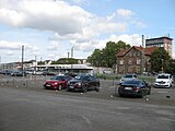 Blick von der Johann-Klein-Straße in Frankenthal auf die Rückseite des Bahnhofs