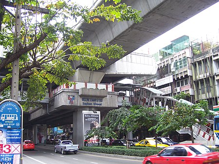 Bangkok skytrain Saphan Khwal.JPG