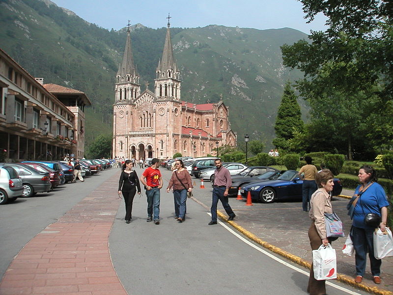 File:Basílica de Covadonga, vista general.jpg