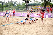 Deutsch: Beachhandball bei den Olympischen Jugendspielen 2018; Tag 6, 11. Oktober 2018; Mädchen, Platzierungssspiel Ränge 11-12 – Amerikanisch Samoa-Mauritius 2:1 English: Beach handball at the 2018 Summer Youth Olympics at 11 October 2018 – Girls Placement Match 11-12 – American Samoa-Mauritius 2:1