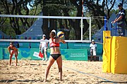 Deutsch: Beachvolleyball bei den Olympischen Jugendspielen 2018; Tag 8, 14. Oktober 2018; Mädchen, Achtelfinale – Bolivien-Puerto Rico 0:2 (18–21/18–21 ) English: Beach volleyball at the 2018 Summer Youth Olympics at 14 October 2018 – Girls Round of 16 – Bolivia-Puerto Rico 0:2 (18–21/18–21 )