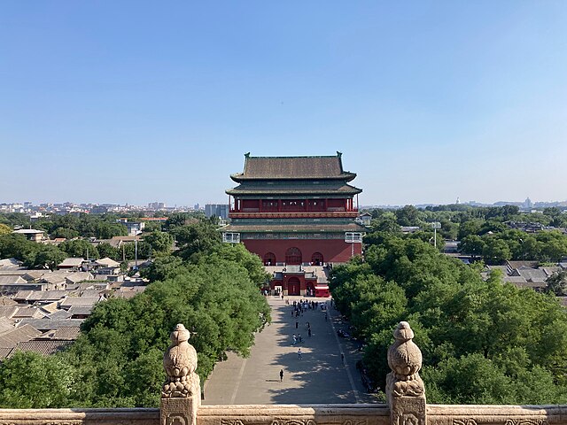 https://upload.wikimedia.org/wikipedia/commons/thumb/8/8a/Beijing_Drum_Tower.jpg/640px-Beijing_Drum_Tower.jpg