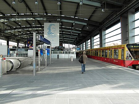 Berlin S Bahnhof Ostkreuz Neue Ringbahnhalle Stand 04 2012 (6942355756)