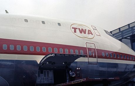 Twa flight. Боинг 747 Trans World Airlines. Boeing 747 TWA 800. TWA 800 авиакатастрофа. Рейс 800 TWA.