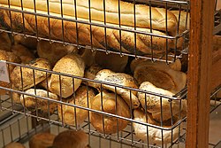 Petits pains dans une boulangerie.jpg