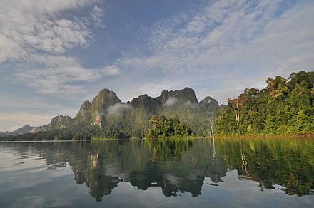 Lan lake. Кхао сок национальный парк. Озеро као сок Таиланд. Као сок национальный парк озеро?. Таиланд горы донгфаяйен.