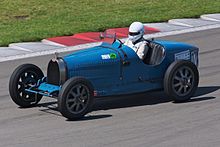 Foto af en Bugatti Type 35C, der køres som en del af en demonstration.