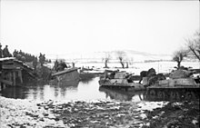German forces with French-made H39 tanks fording a river. Bundesarchiv Bild 101I-173-1103-25, Balkan, Beutepanzer H39.jpg
