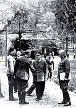 Миниатюра для Файл:Bundesarchiv Bild 146-1984-079-02, Führerhauptquartier, Stauffenberg, Hitler, Keitel.jpg