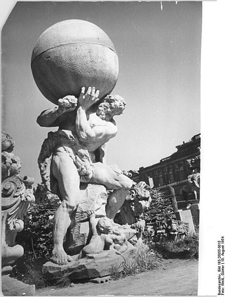 File:Bundesarchiv Bild 183-26055-0015, Dresden, Zwinger, Herkules mit der Erdkugel.jpg