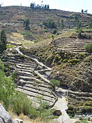 Vägar bredvid pre-Inka-plattformar i provinsen Tarata, Peru.