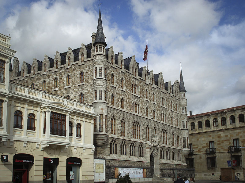 File:Casa de Botines León.jpg