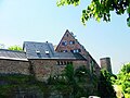 Château de Hunebourg, zemini ve hareketli binaları olan tüm binalar, aşk mağarası, arsayı sınırlayan sınır işaretleri