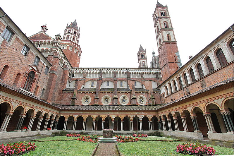 File:Chiostro di S Andrea 1.JPG